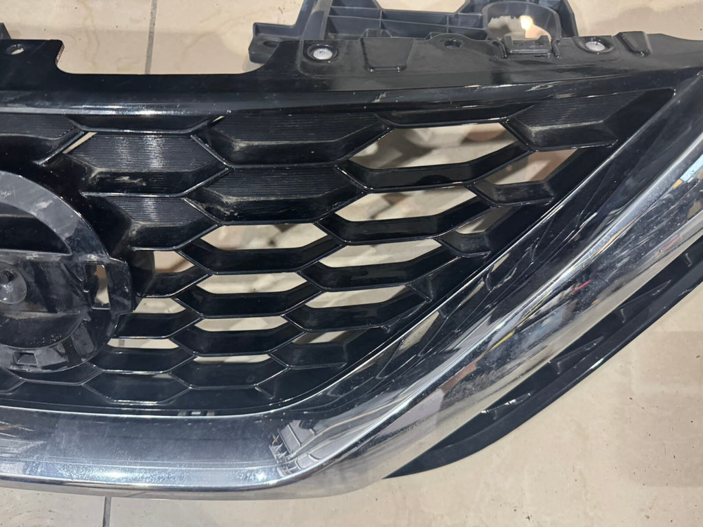 Grill Grille Black/Silver 2016 2017 2018 Nissan Sentra 62310+3yuoa OEM