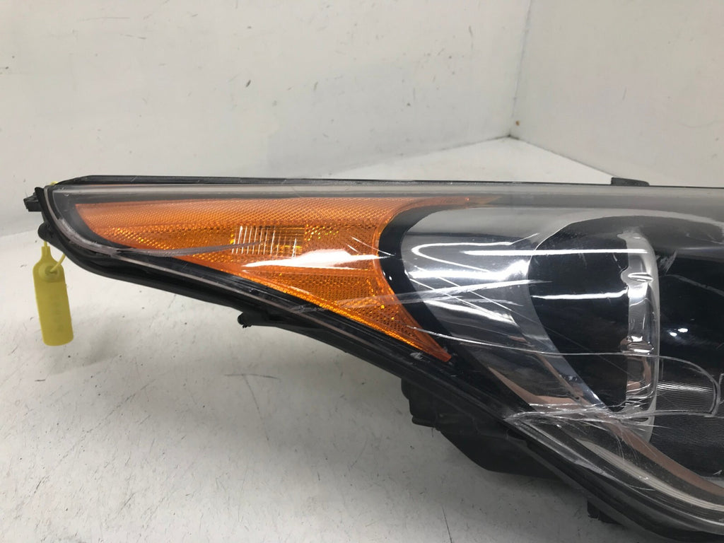 Headlight Damaged Right RH 12-2017 Hyundai Veloster PARTS ONLY 92102-2V030 OEM