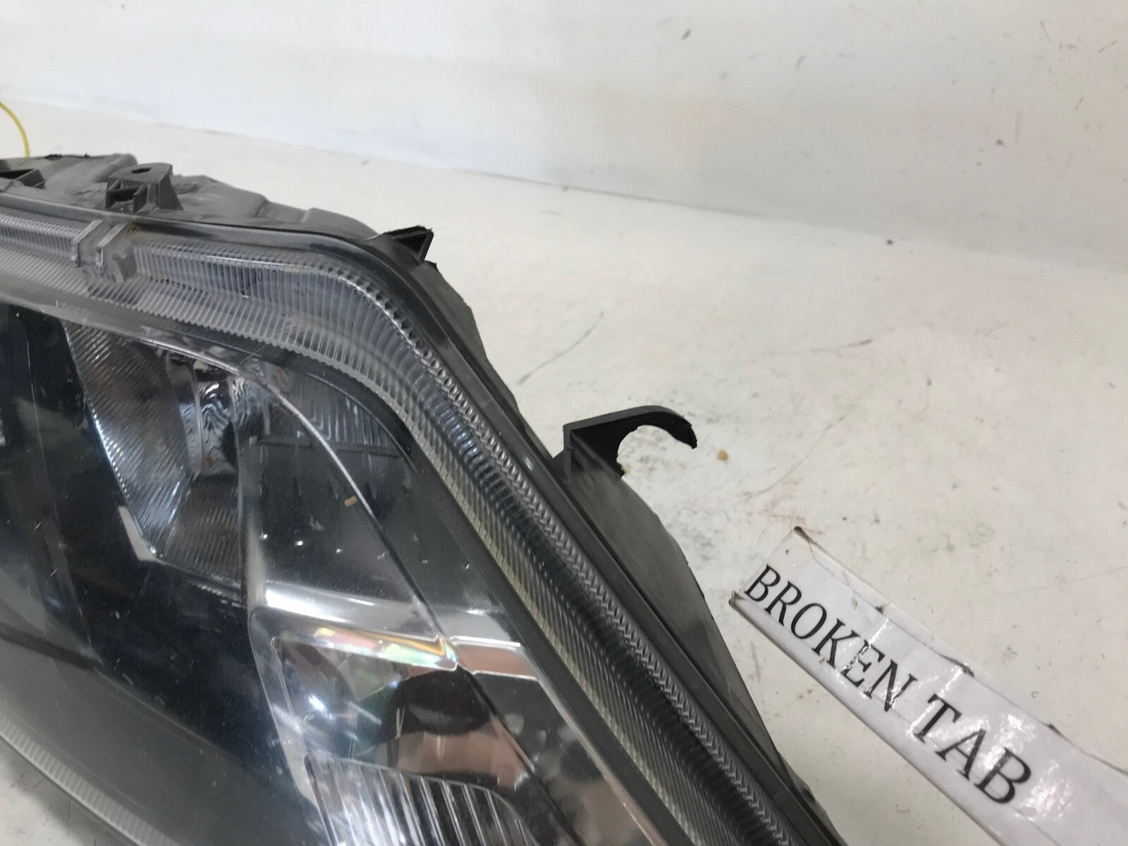 Headlight Damaged Passenger RH 2010 2011 2012 Ford Fusion 9E5Z13008A OEM