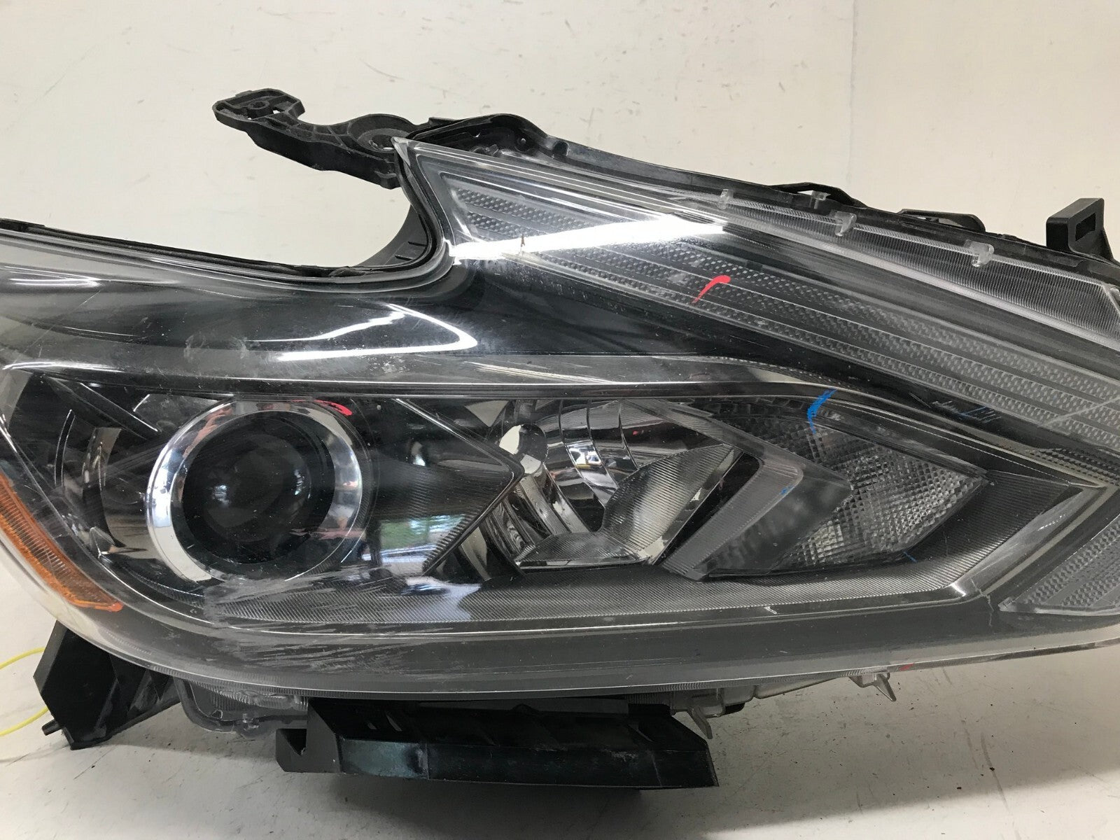 Headlight Damaged Passenger RH Right 2016 2017 2018 Nissan Altima 260109HS9B OEM