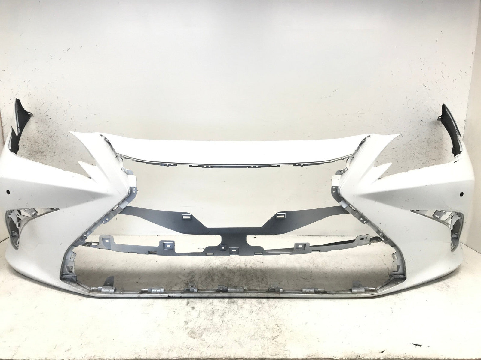 Front Bumper Cover 085 Lexus ES 350 2019 w/Sensor Holes 52119-33B60 OEM