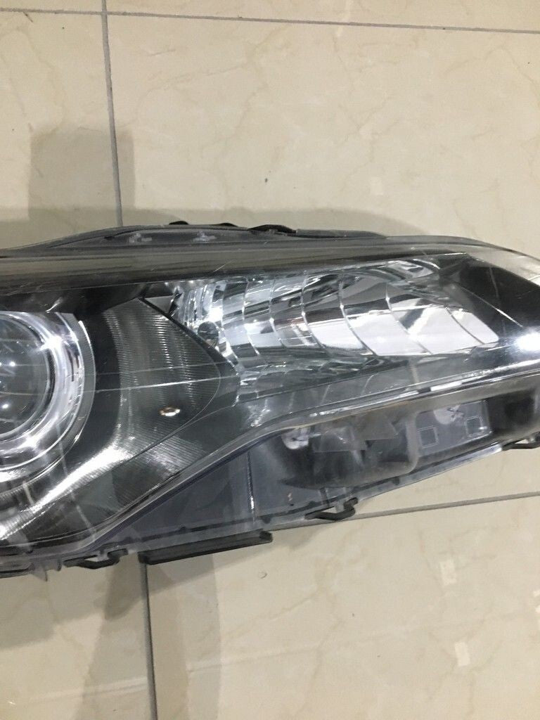 Halogen Headlight Damaged Passenger RH Right Toyota Camry 2015-2017 Original (2)