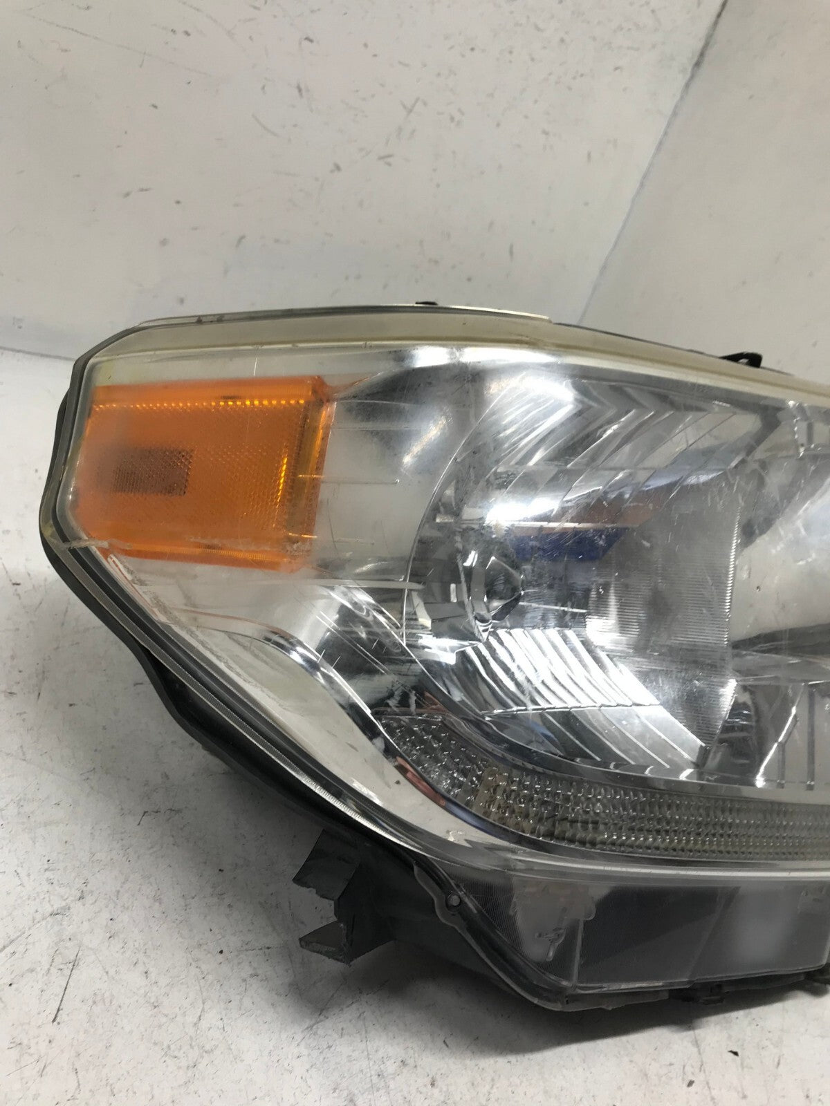 Headlight Damaged Passenger RH Right 2014-2021 Toyota Tundra 81110-0C100 OEM