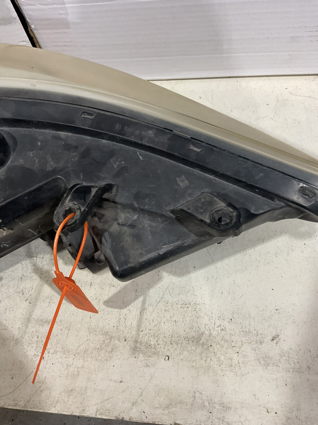 Headlight Damaged Left Driver LH 2014 2015 2016 Hyundai Elantra 92101-3Y OEM