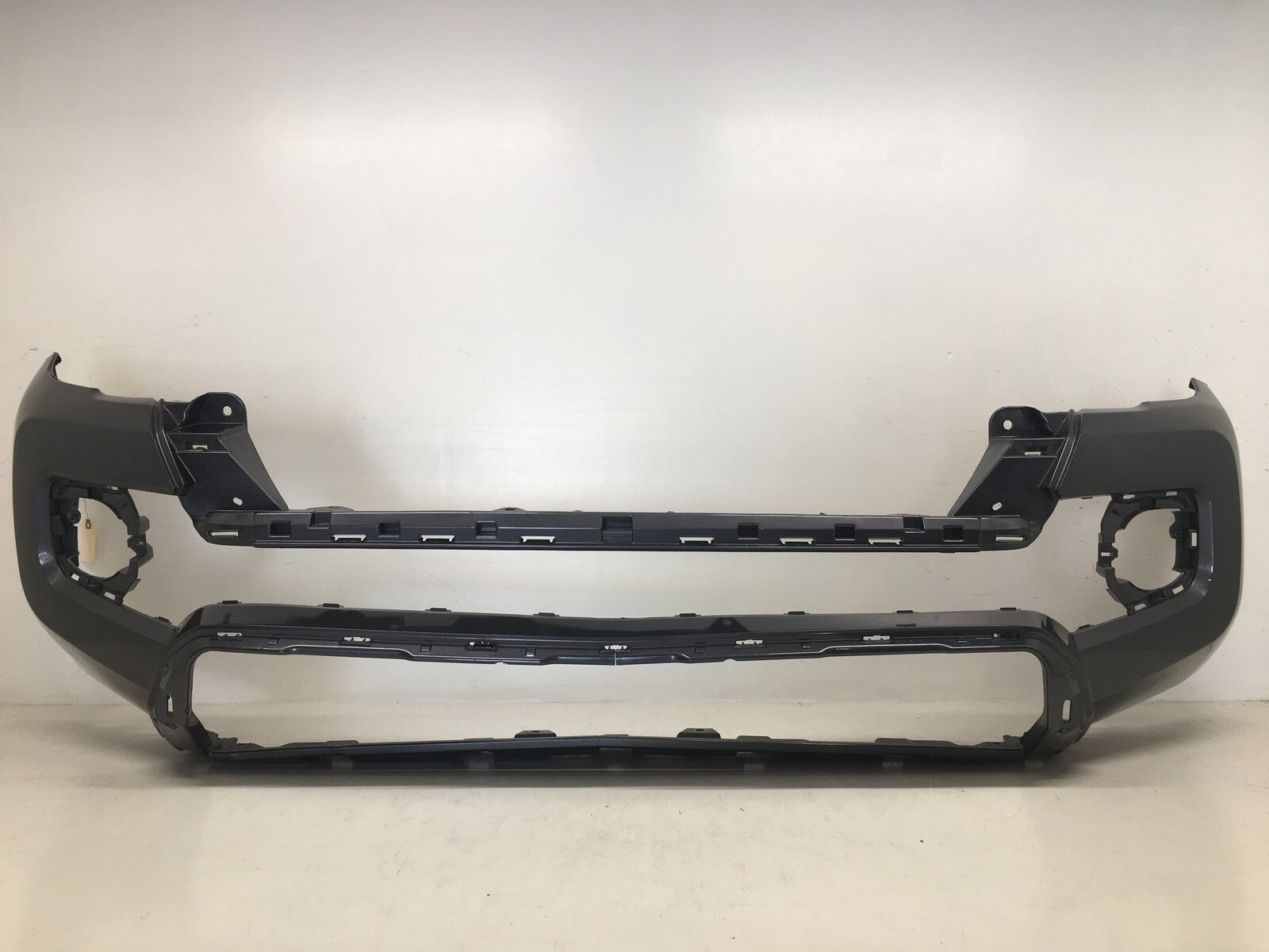 Front Bumper Cover Toyota Tacoma SR/SR5/Limited w/o Flare Holes 2016-2018 OEM