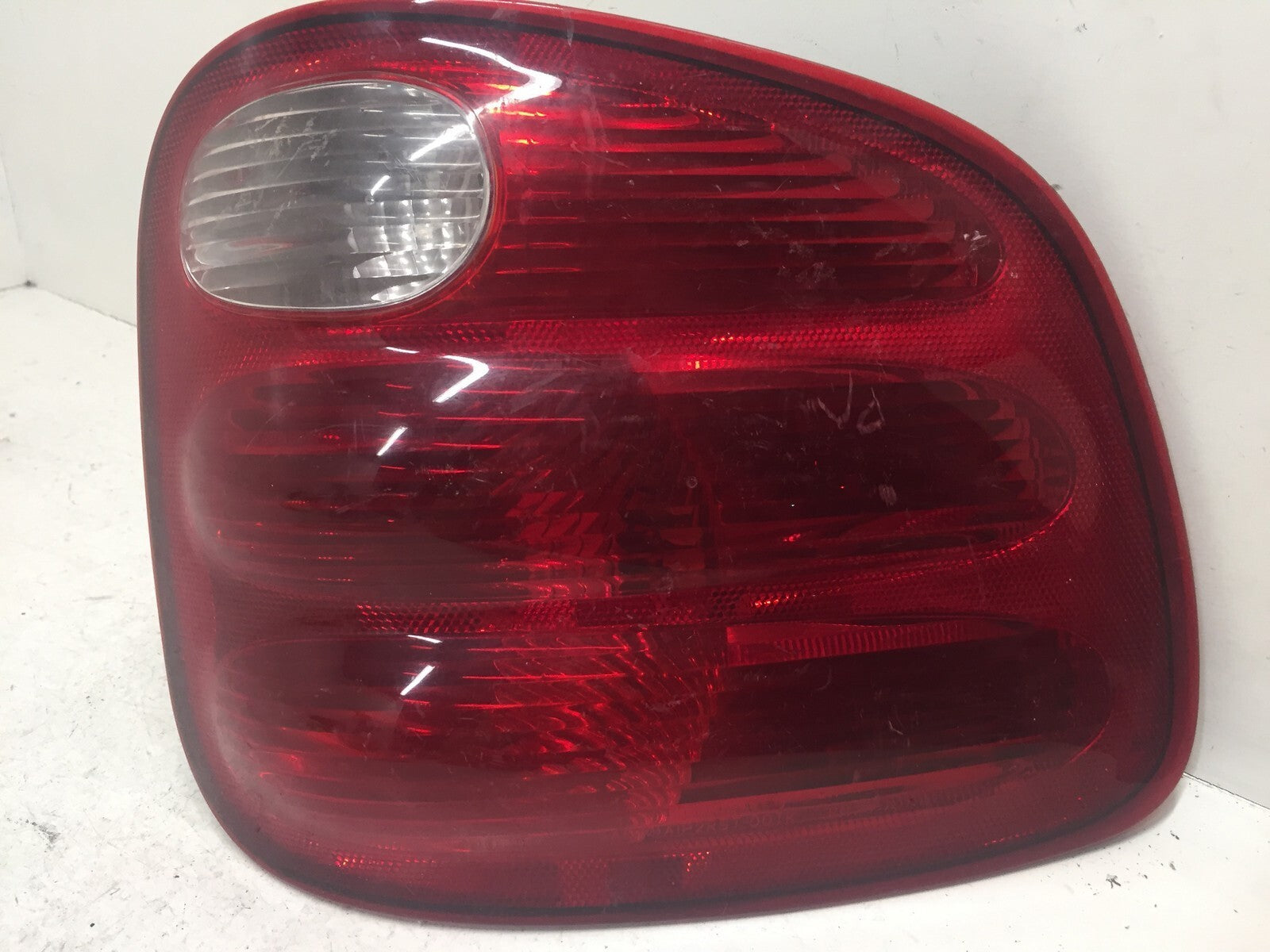 Tail light Damaged Taillight Right RH Ford F 150 2000-2004 YL3X-13440-A OEM2