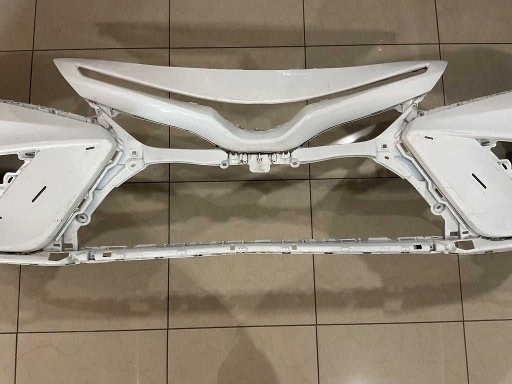 Front Bumper Cover White 2018-2020 Toyota Camry SE XSE 52119+06E20 OEM