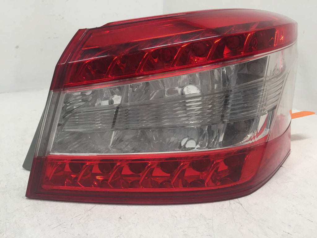 Tail light Damaged Passenger Side RH 2013 2014 2015 183446-02 OEM