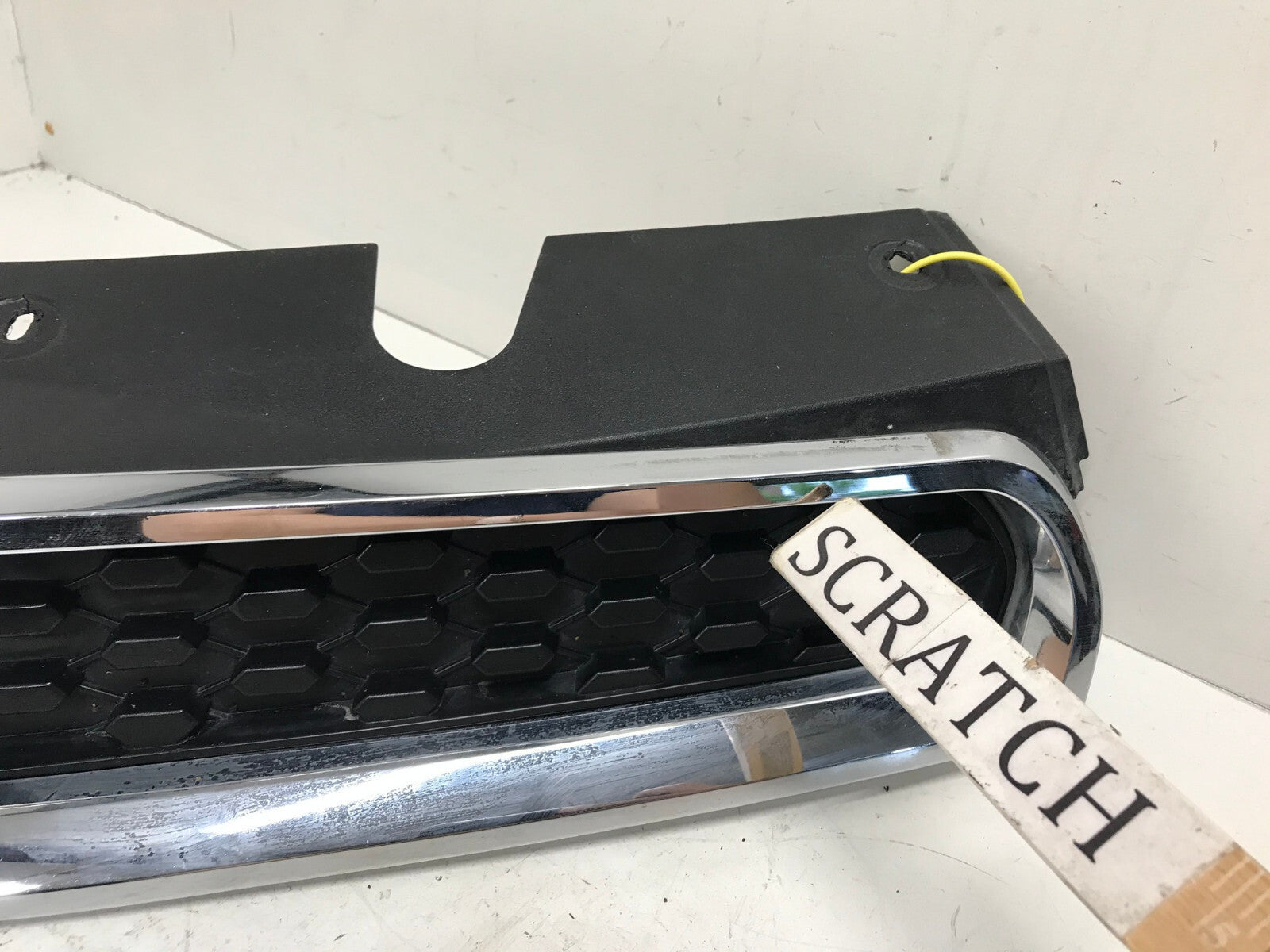 Grill Grille Chevrolet Equinox 2010-2015 20882351 OEM