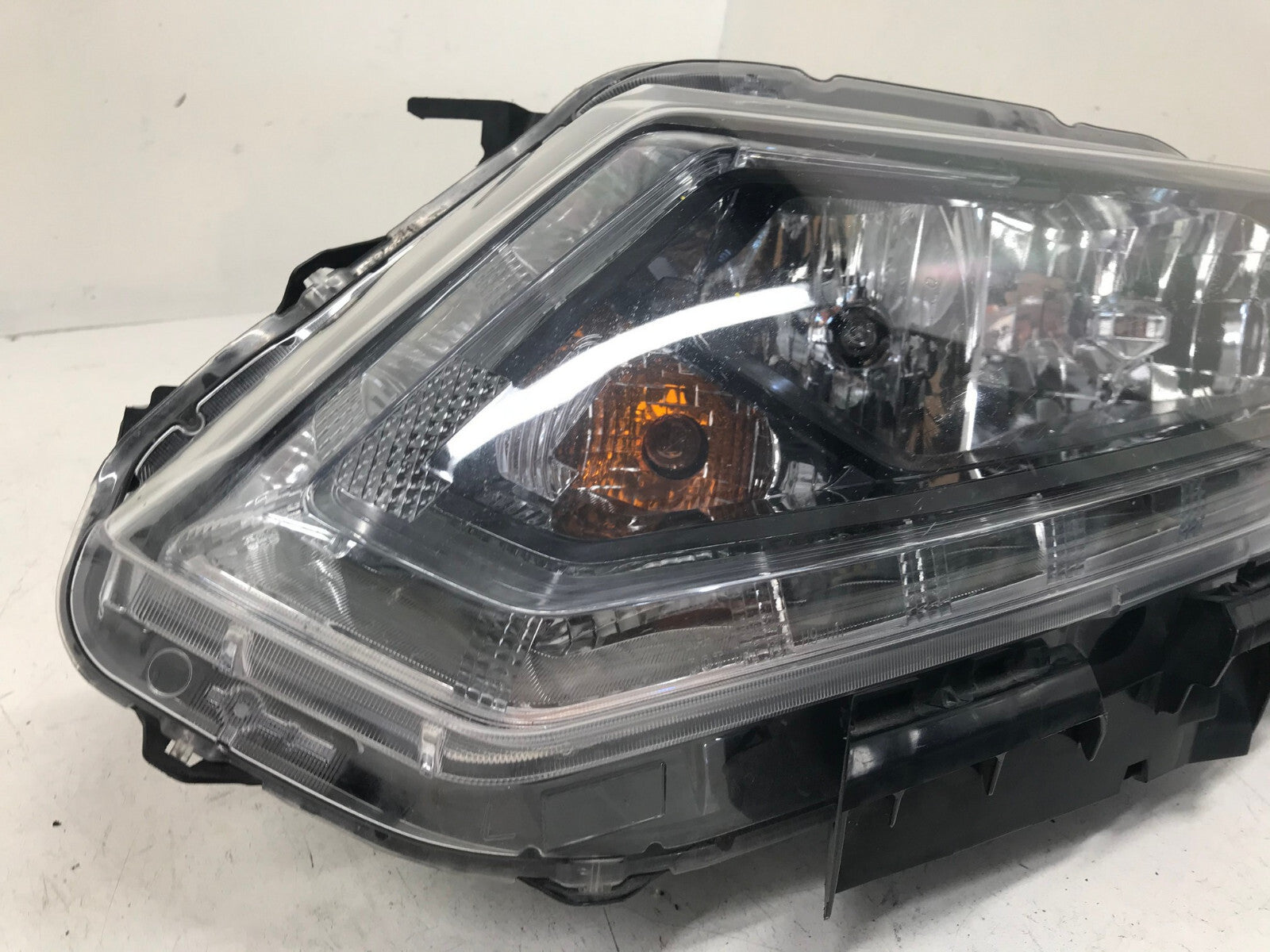 Headlight Damaged Left Driver LH Nissan Rogue 2014-2016 260604BA2A OEM