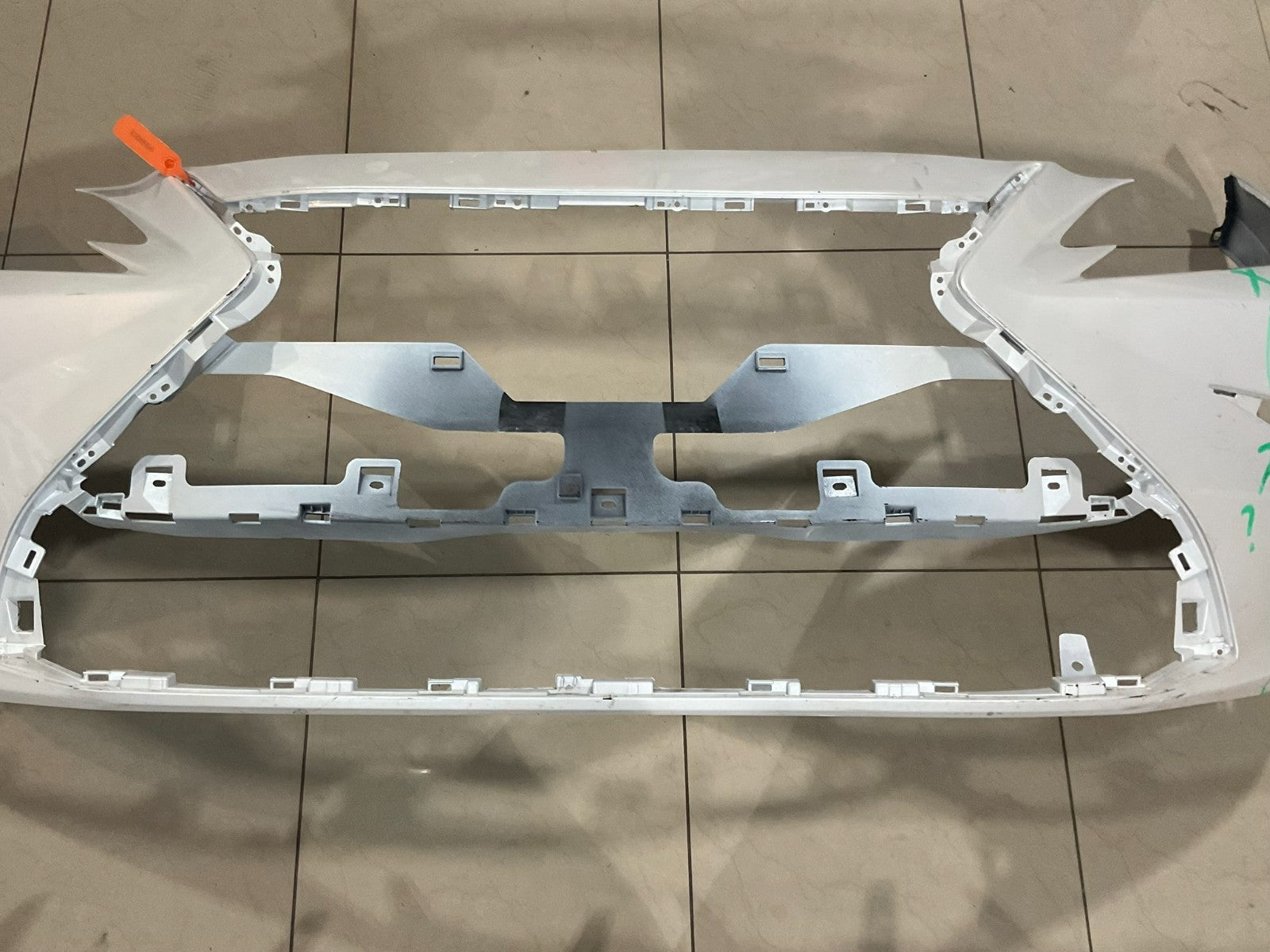 Front Bumper Cover White Lexus ES350 Base 2019 52119+06j00 OEM