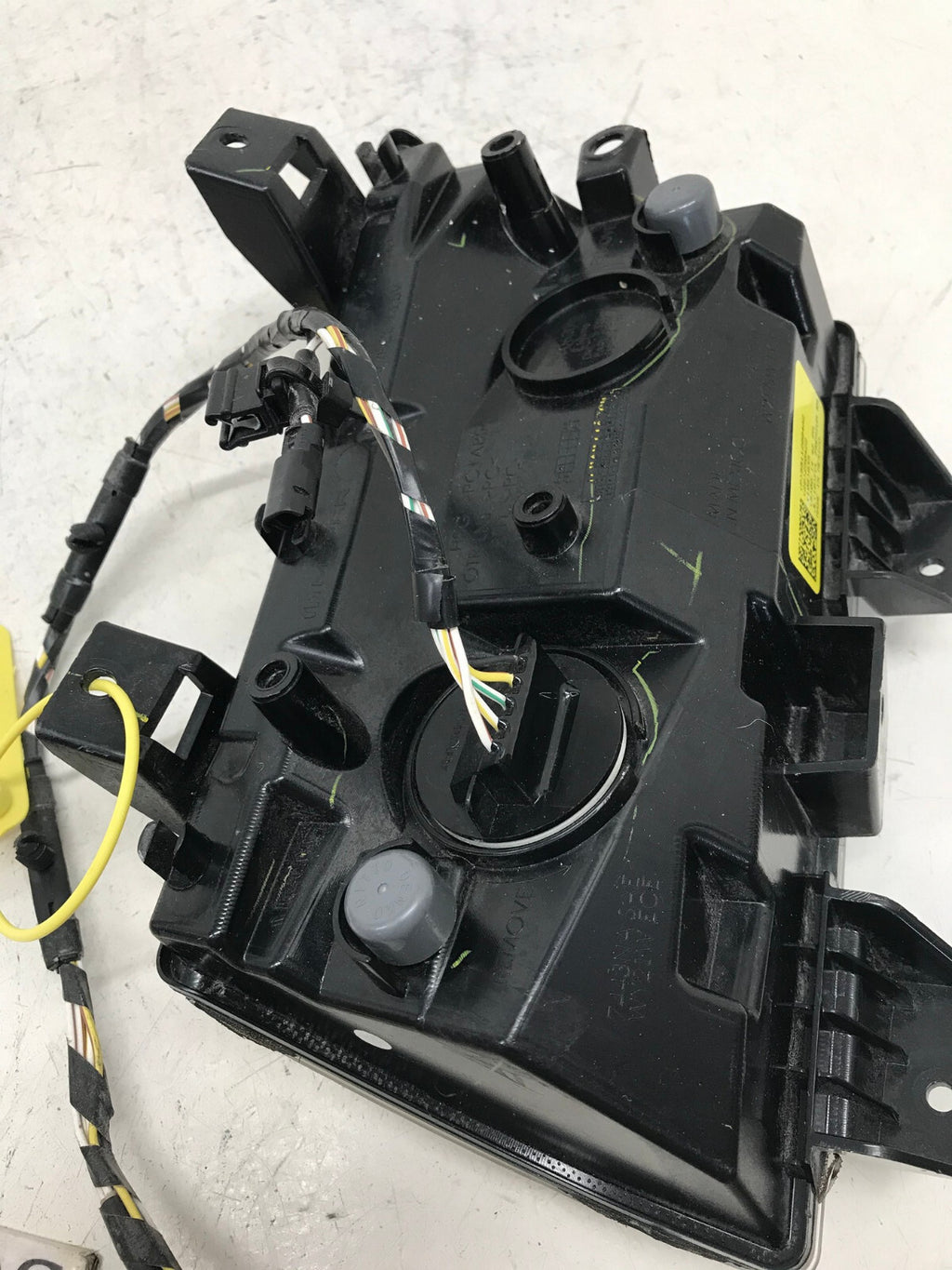 Fog light Damaged Signal light RH 19-22 Chevrolet Malibu LED DRL 84575552 OEM