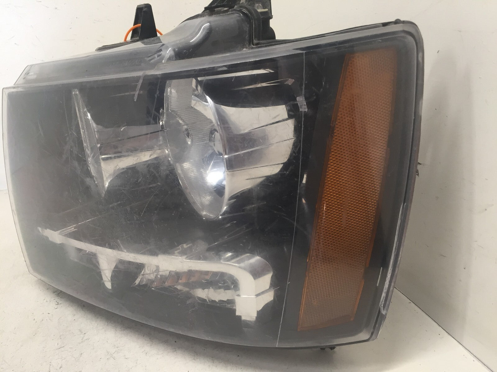 Headlight Damaged Lamp Driver LH Chevy Suburban 1500 Avalanche Tahoe 07-2014 OEM