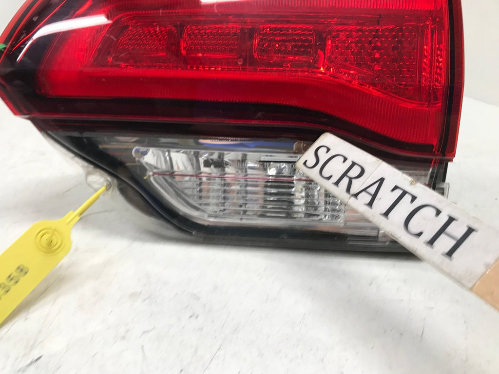 Tail light Damaged Passenger RH 14-21 Jeep Grand Cherokee SRT 68142944AF OEM