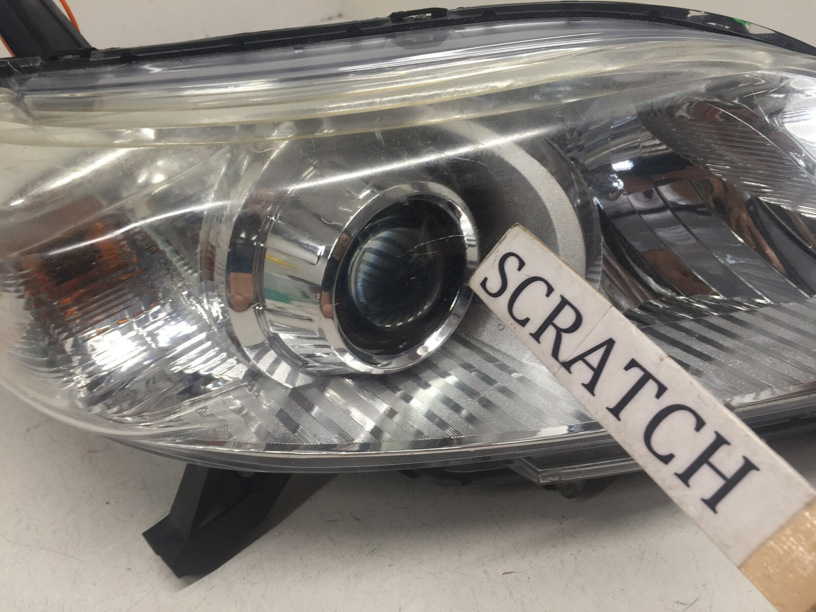 Headlight Damaged Passengers Right RH Toyota Sienna 11-20 8111008030 OEM
