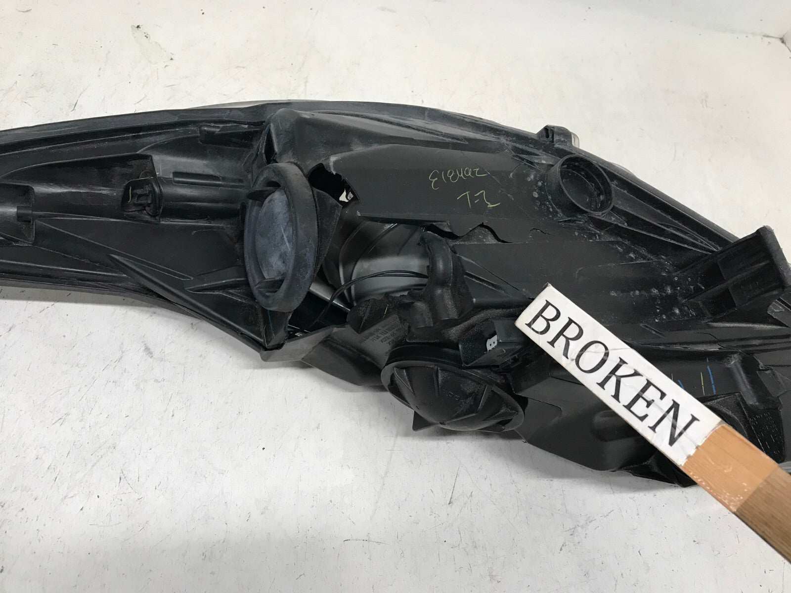 Headlight Damaged RH Ford Fiesta (For Parts Only) 2014 - 2019 D2BB-13W029-BG OEM