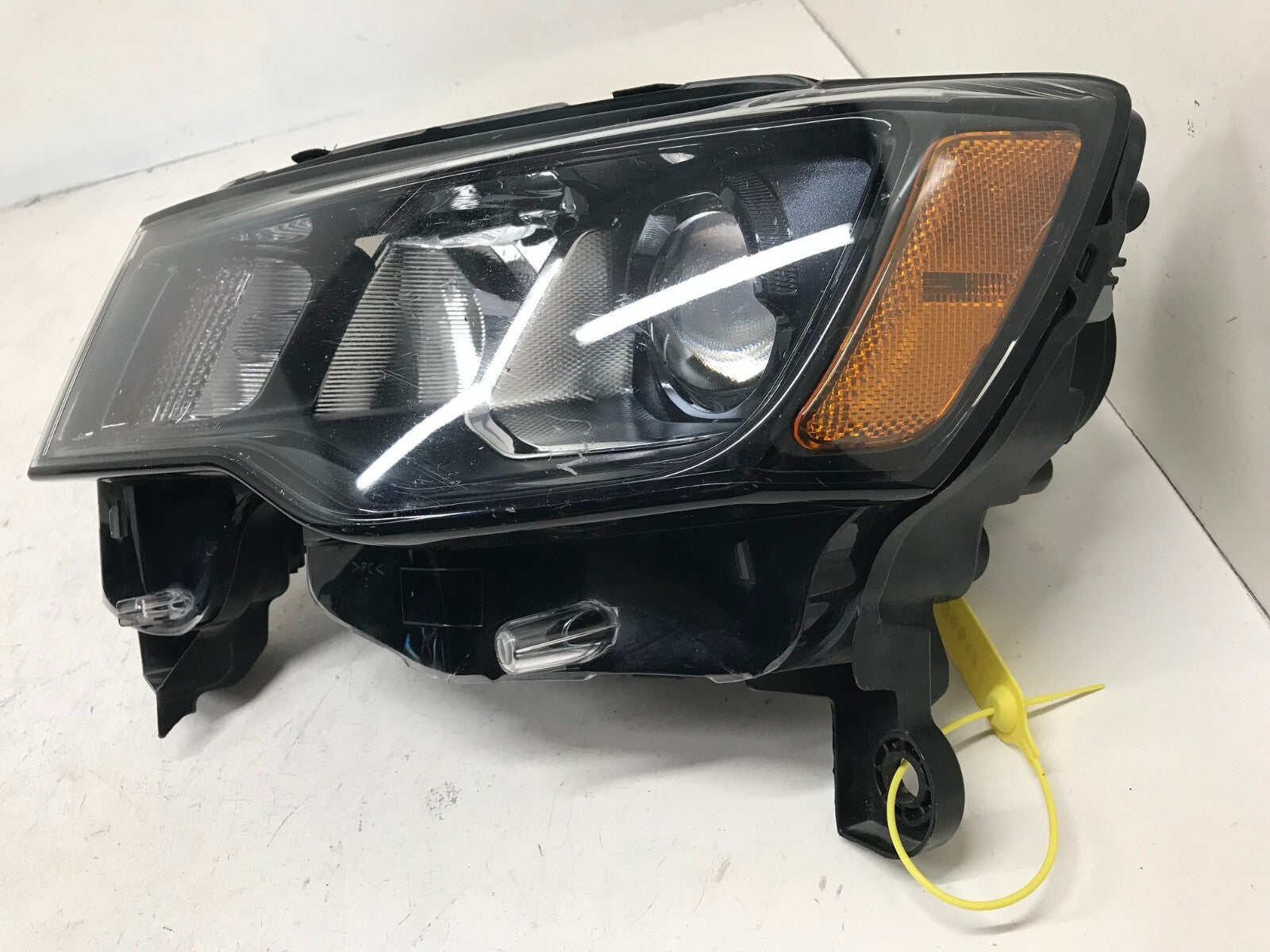 Headlight Damaged Left LH Driver Jeep Grand Cherokee 17-19 68266647AD OEM