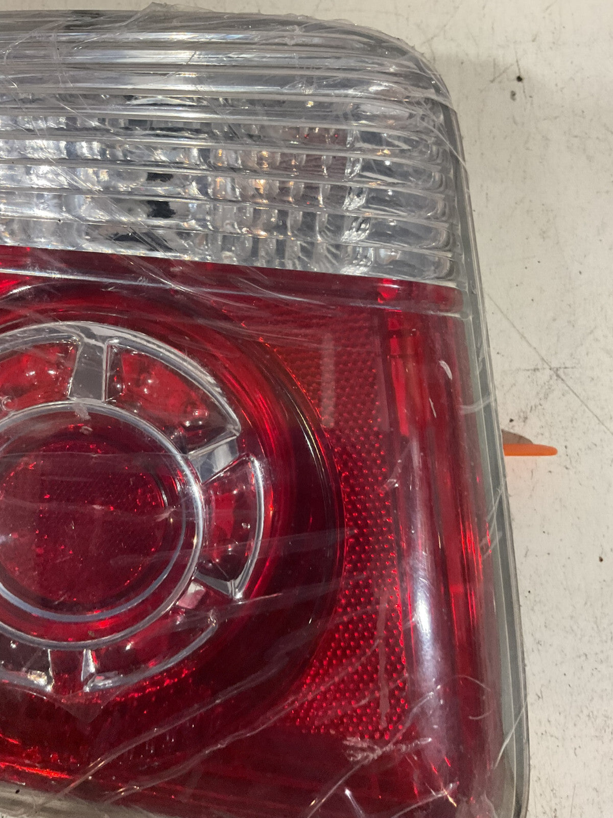 Tail light Damaged Right Passenger RH 2007-2012 GMC Acadia 20811961&itmmeta OEM
