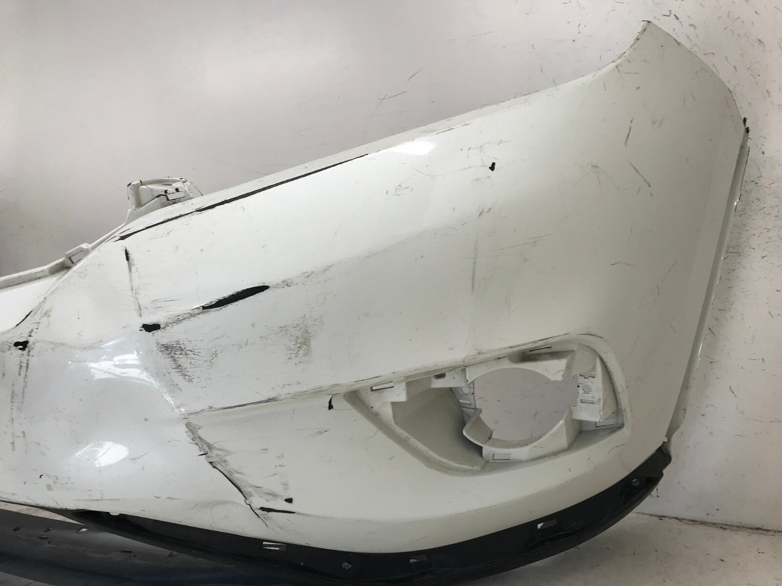 Front Bumper Cover White Nissan Murano S/SL/SV/Platinum 15-2018 62022-5AA0H OEM