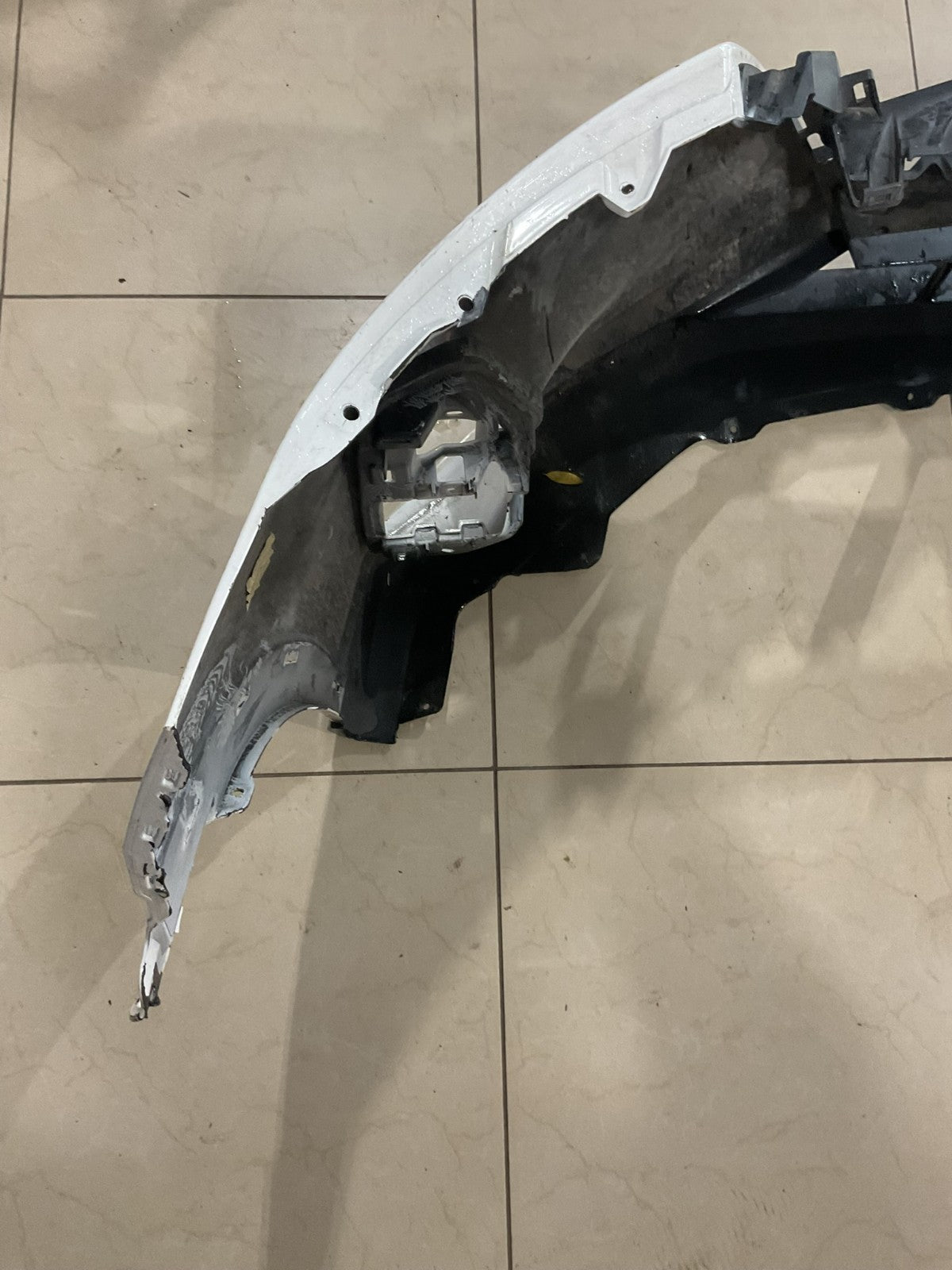 Front Bumper Cover White 2021 2022 Nissan Kicks S/SV/SR 62022+5r00h OEM