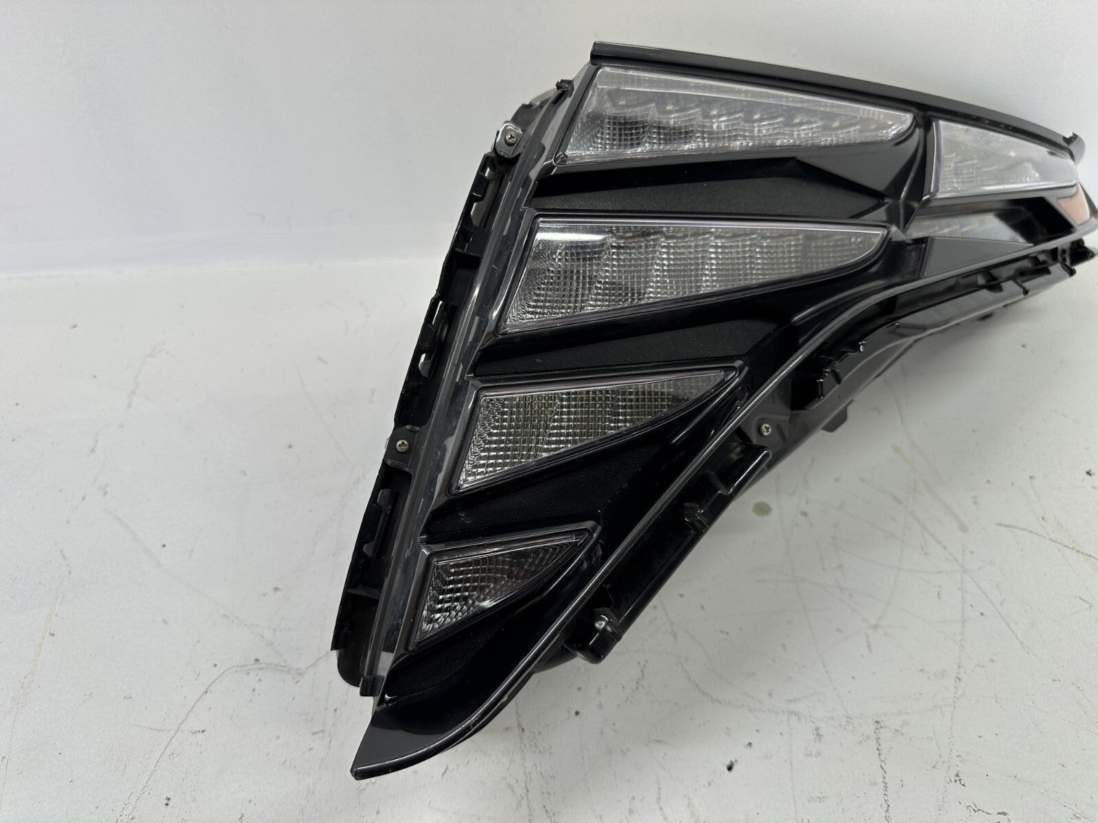 Headlight Damaged Left Driver LH 2022 2023 Hyundai Tucson 92207-CW010 OEM