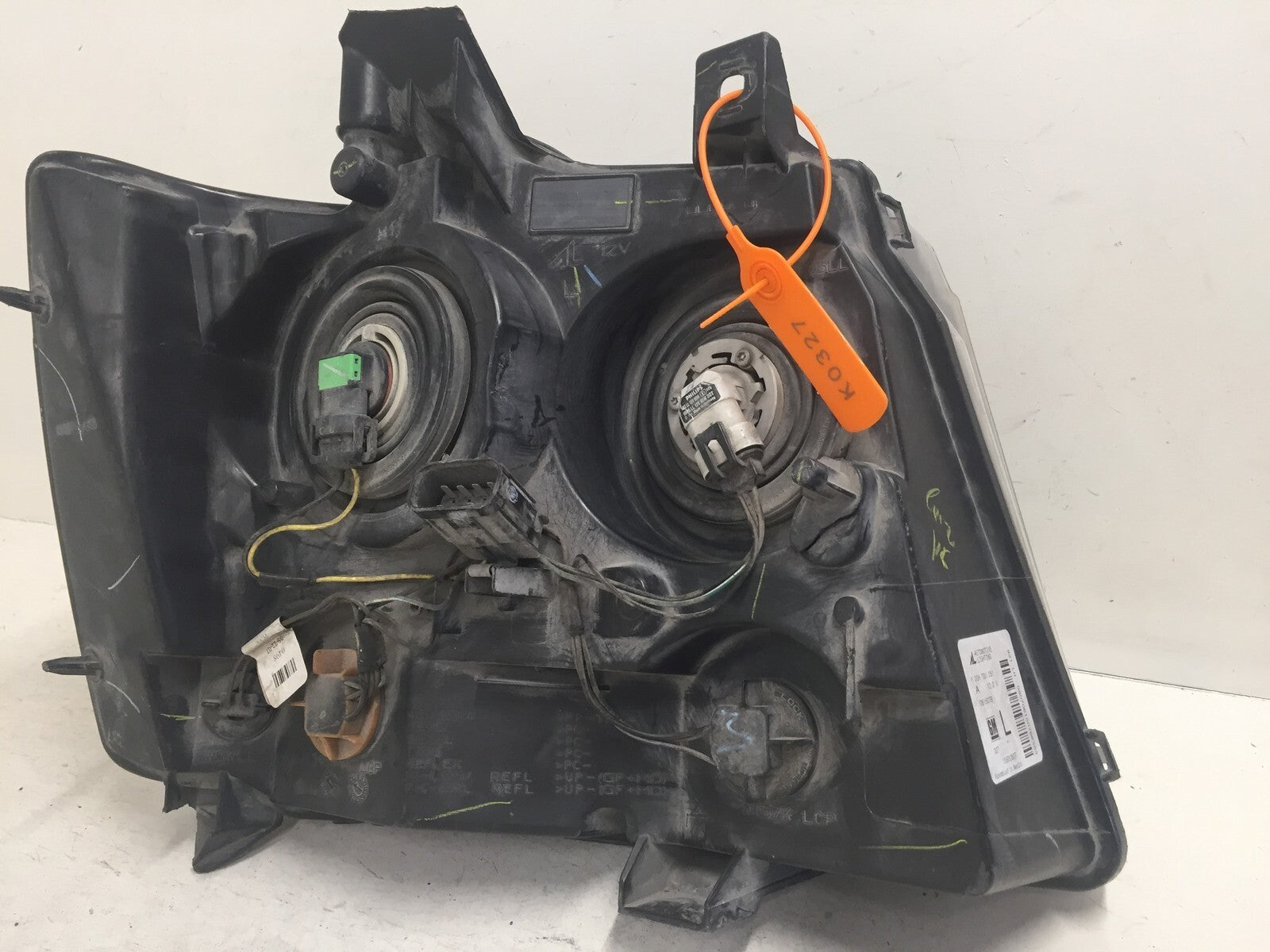 Headlight Damaged Headlamp Driver LH Chevy Suburban 1500 Avalanche 07-14 OEM