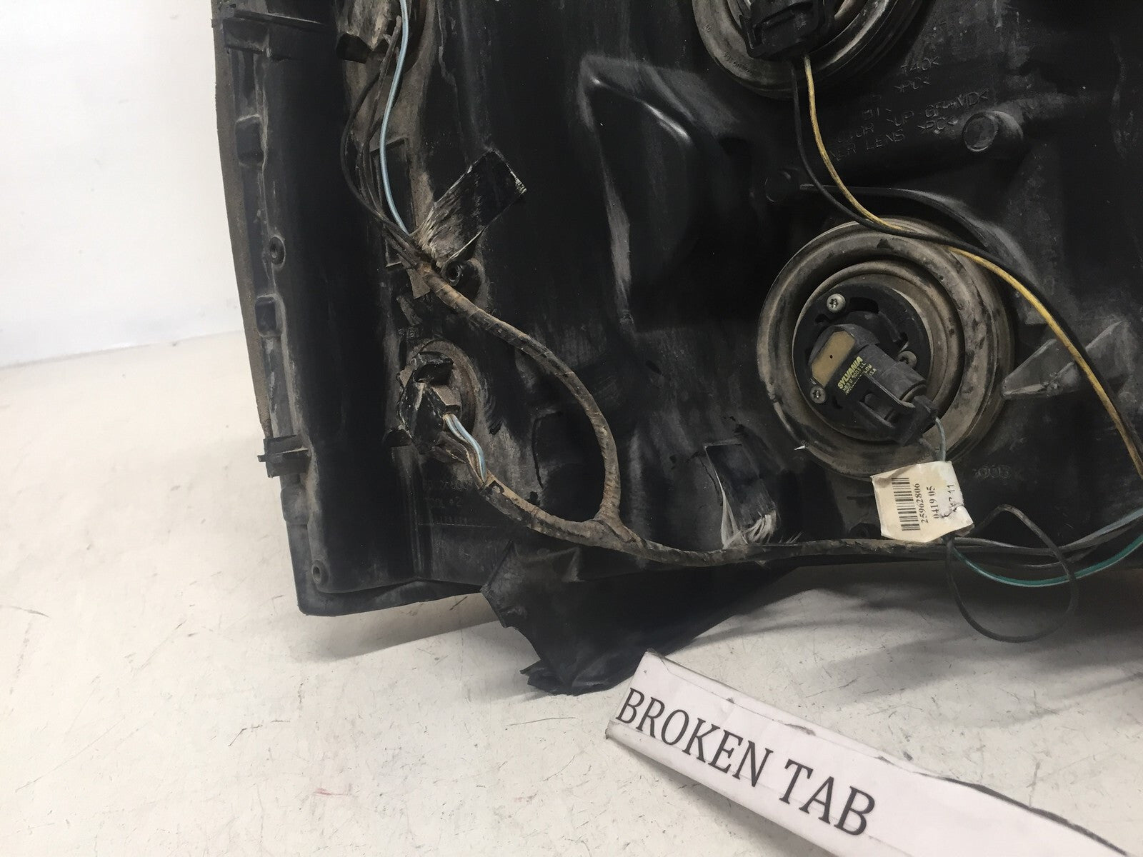 Headlight Damaged Head Lamp LH Driver Chevy Silverado 1500 2500 3500 07-2013 OEM