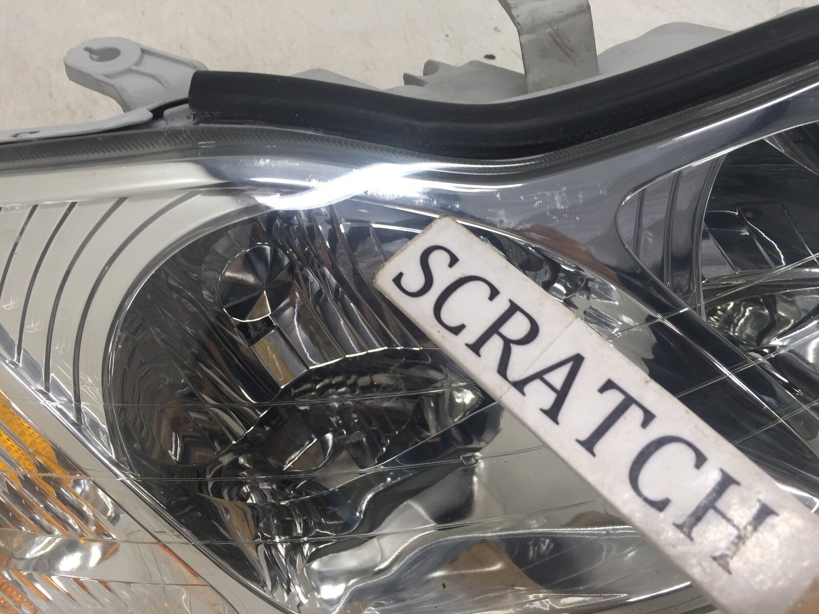 Headlight Damaged Right Passenger RH Toyota Avalon 2000-2004 CAPA