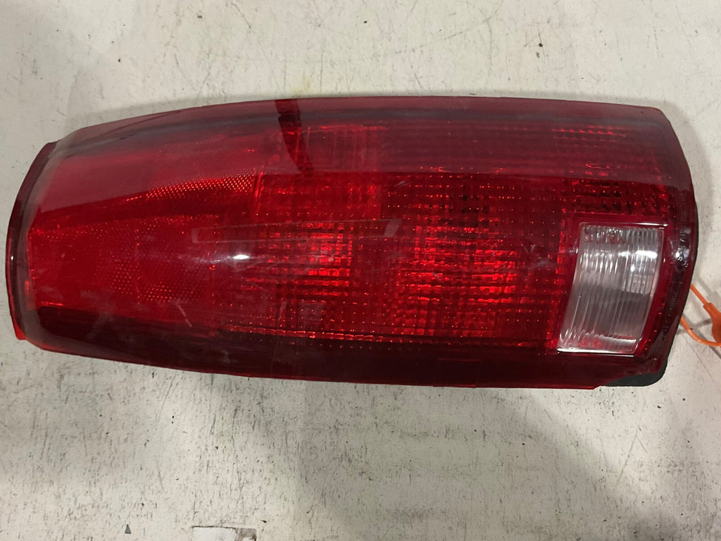 Tail light Damaged Passenger RH 1992-1999 Chevrolet GMC GM080-B000R-US56 OEM
