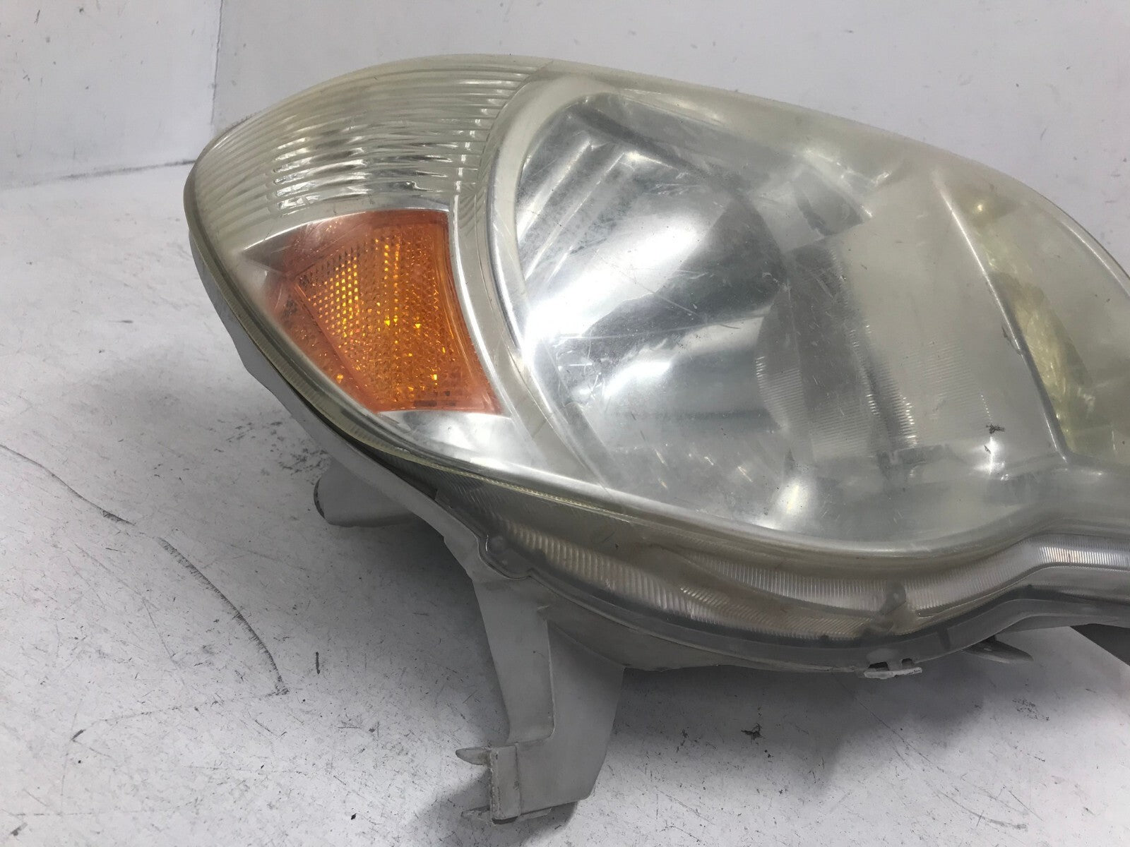 Headlight Damaged passenger RH 05-11 Toyota Tacoma Pickup Truck 81110-04160 OEM
