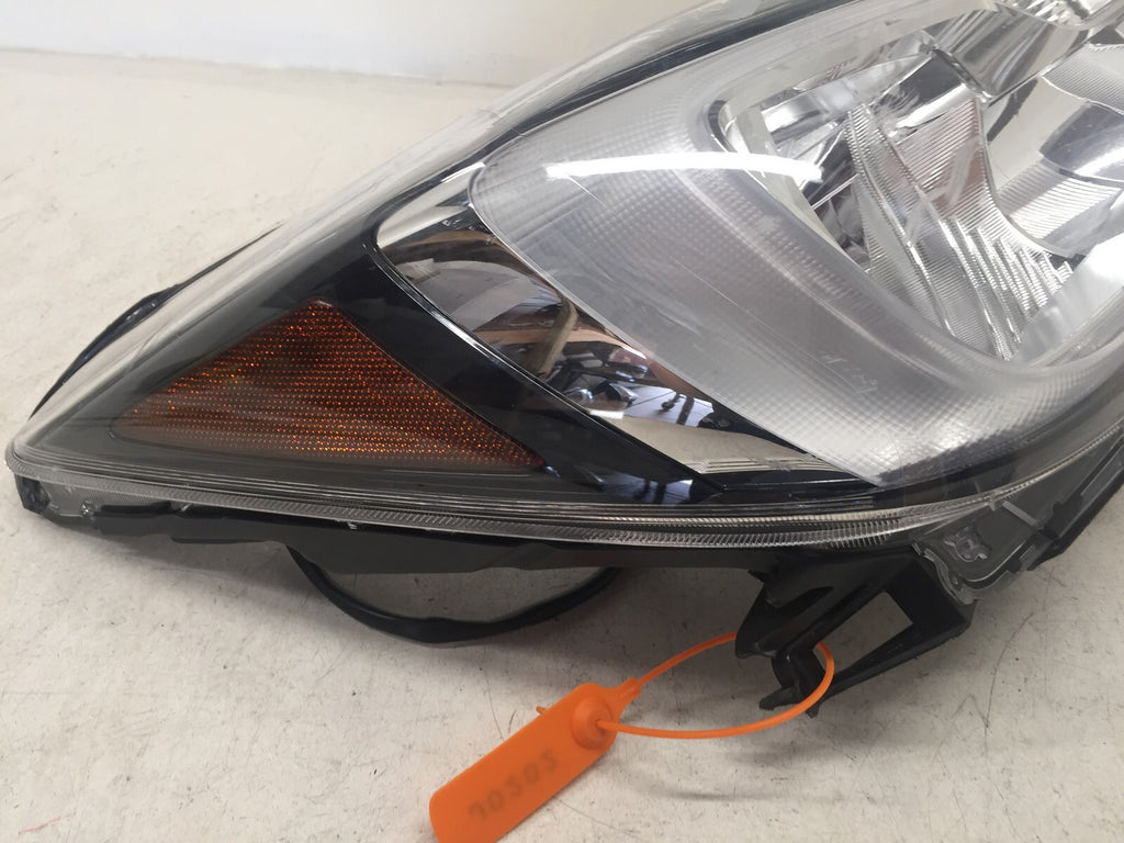 Headlight Damaged Halogen Lamp Right Passenger Subaru Forester 2017-2018 OEM