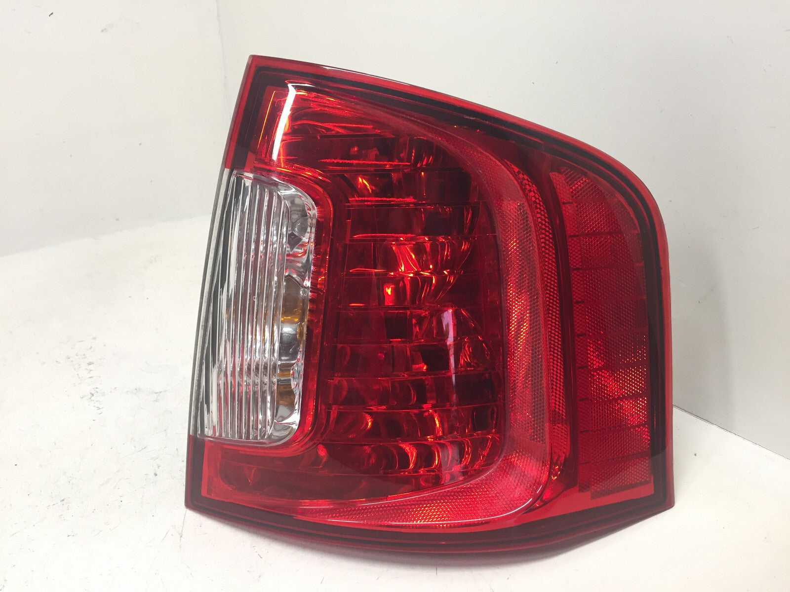 Halogen Tail light Damaged Passenger RH Ford Edge 2011-2014 BT43-13B504-AE OEM
