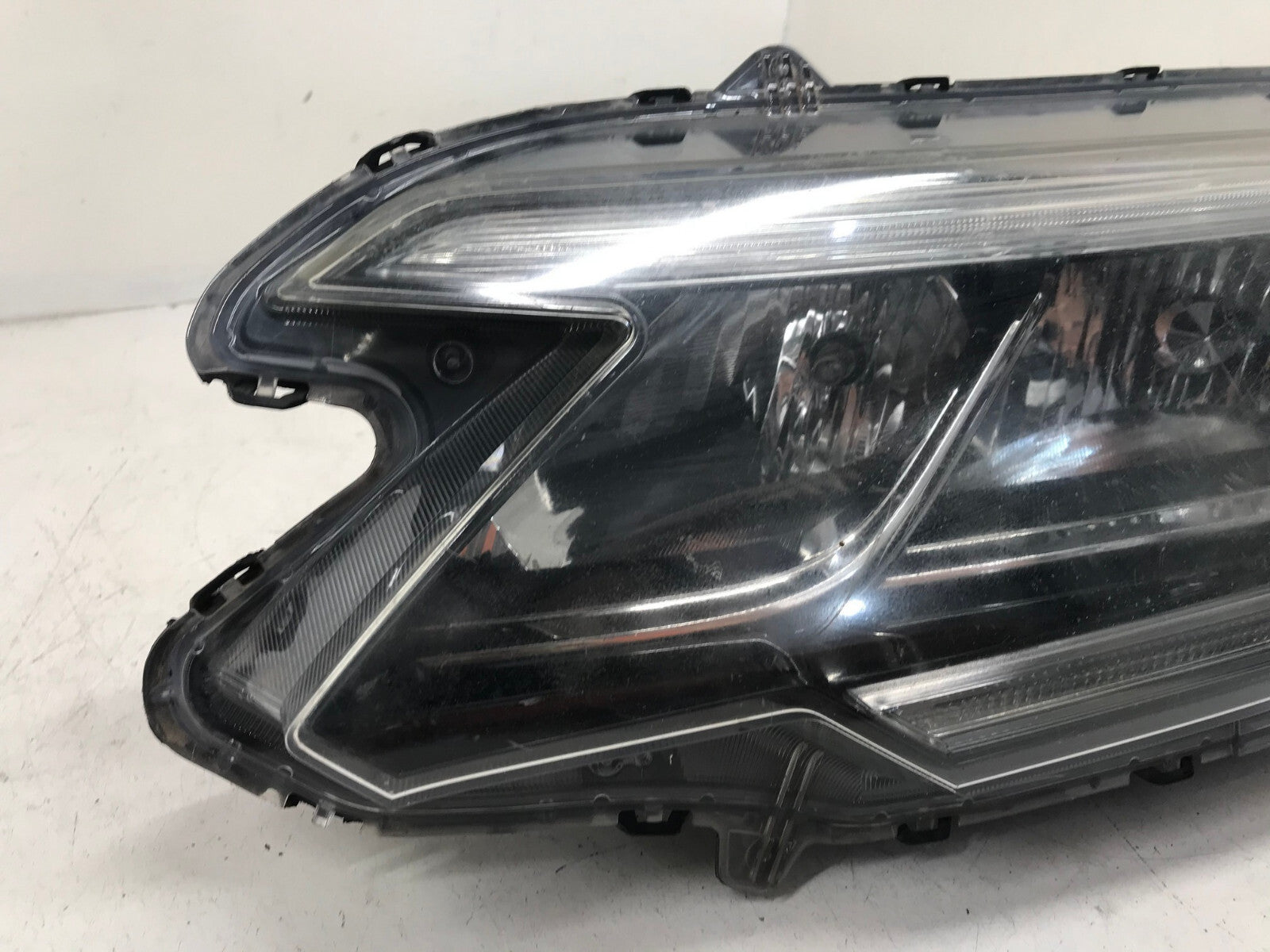 Headlight Damaged Left Driver LH Honda CR-V LX SUV 2015-2016 33150T1WA11 OEM