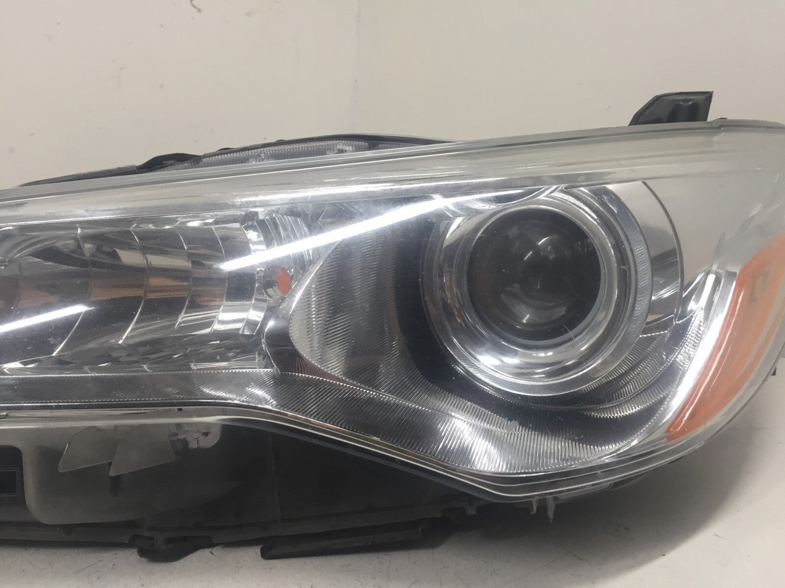 Head light Damaged Driver LH Left Toyota Camry 2015-2017 8111006860 OEM