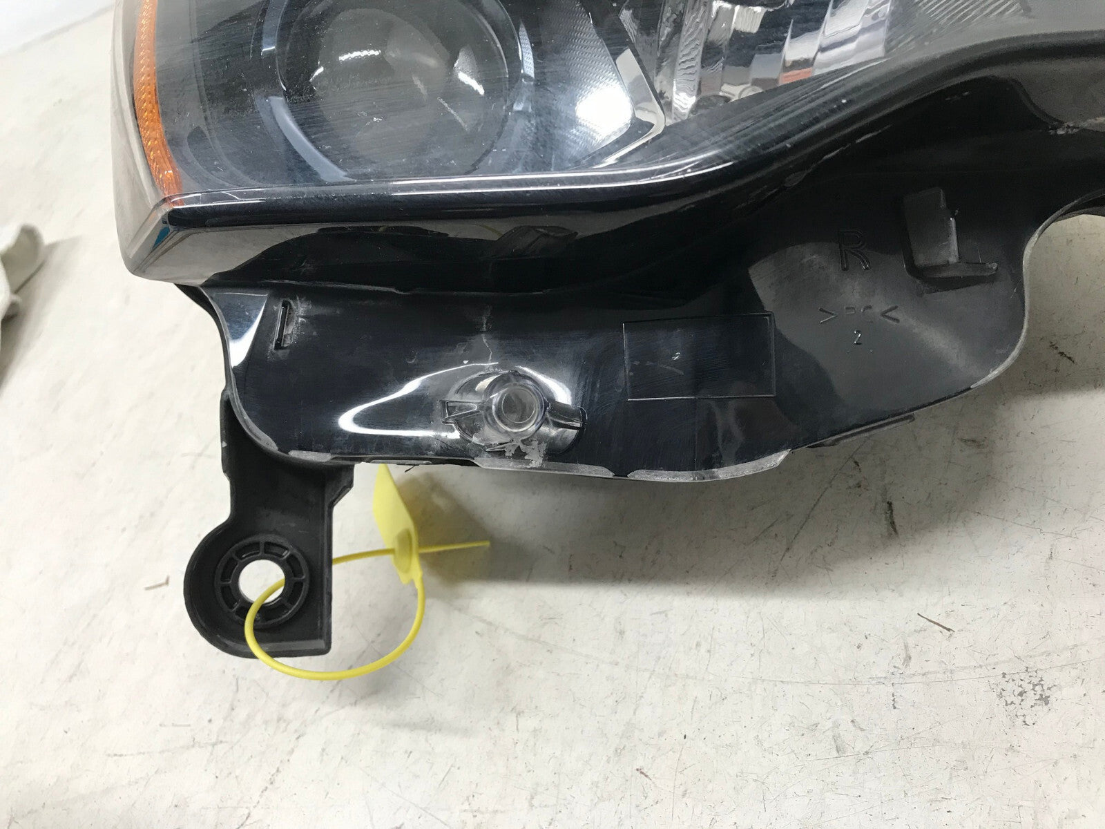 Headlight Damaged Jeep Grand Cherokee Passenger Side RH 2017-2018 68266646AD OEM