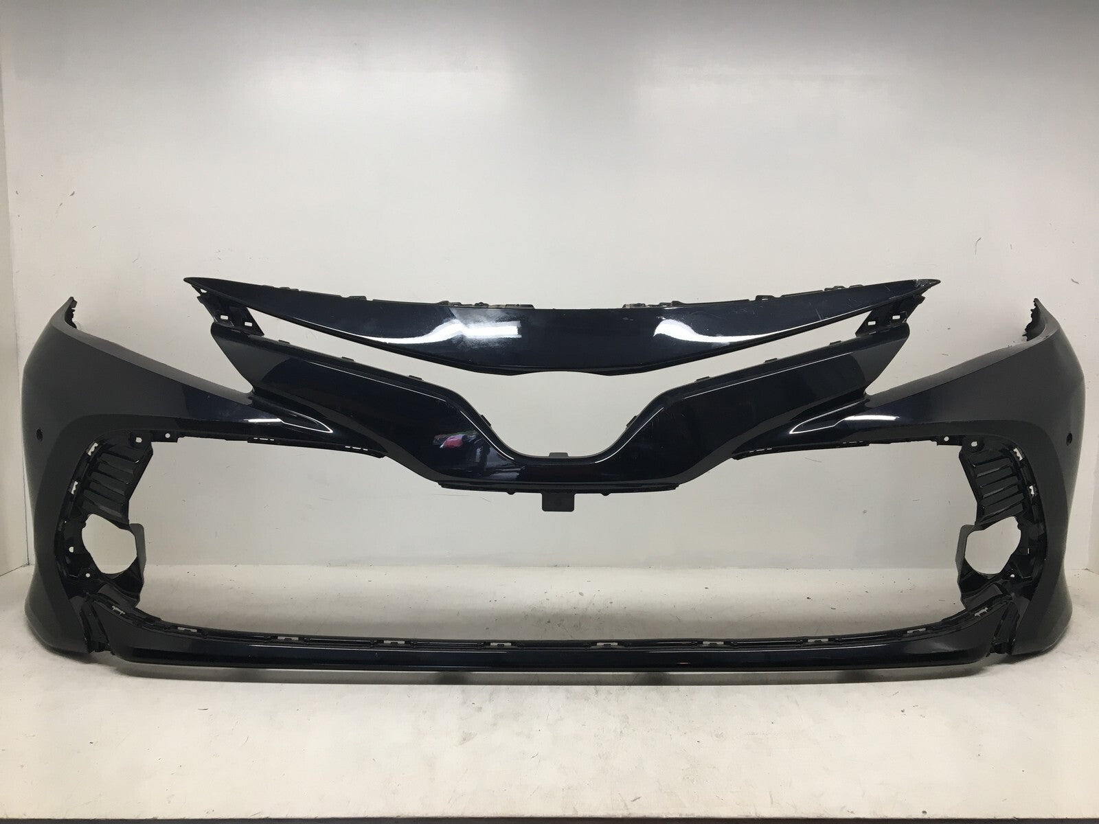 Front Bumper Cover Toyota Camry L LE XLE Hybrid LE Hyb XLE w/o Sns 218 18 19 OEM