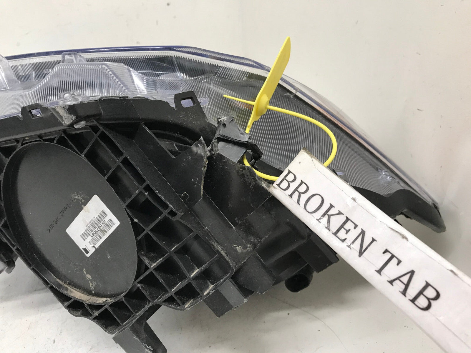Halogen Projector Headlight Damaged Driver LH Toyota RAV4 16-2018 811500R180 OEM