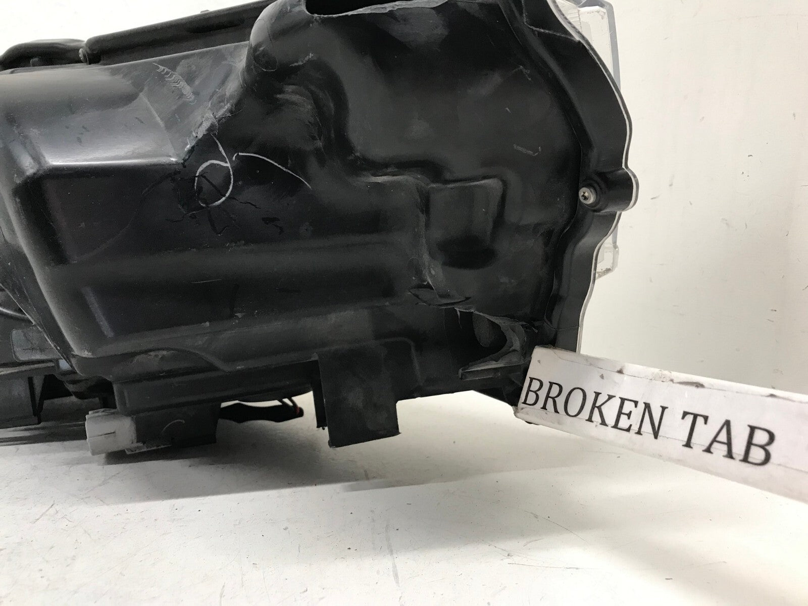 Headlight Damaged Driver LH 2017-2019 Toyota Highlander LE XLE 81150-0E390 OEM