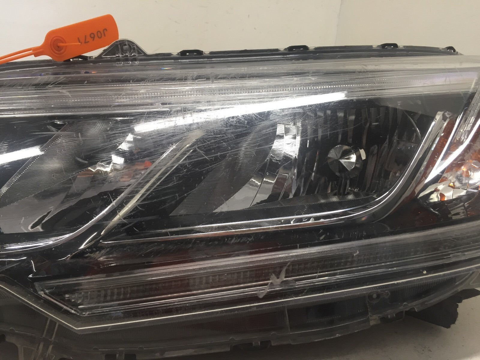 Halogen Headlight Damaged Driver LH Left Honda CR V 2015 2016 33150T1WA11 OEM