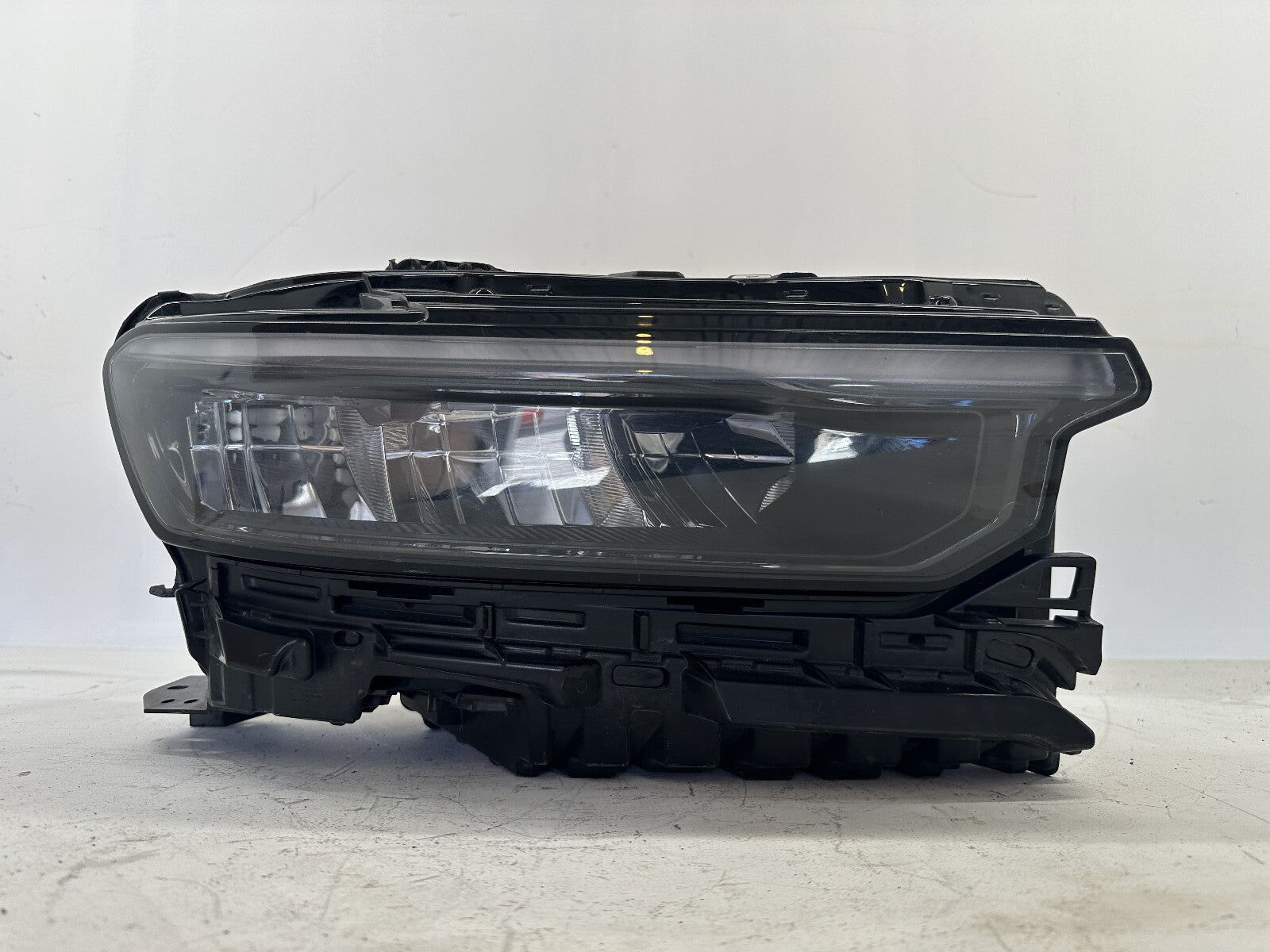 Headlight Damaged Passenger RH 21-2024 Jeep Grand Cherokee 20F68376992AE OEM