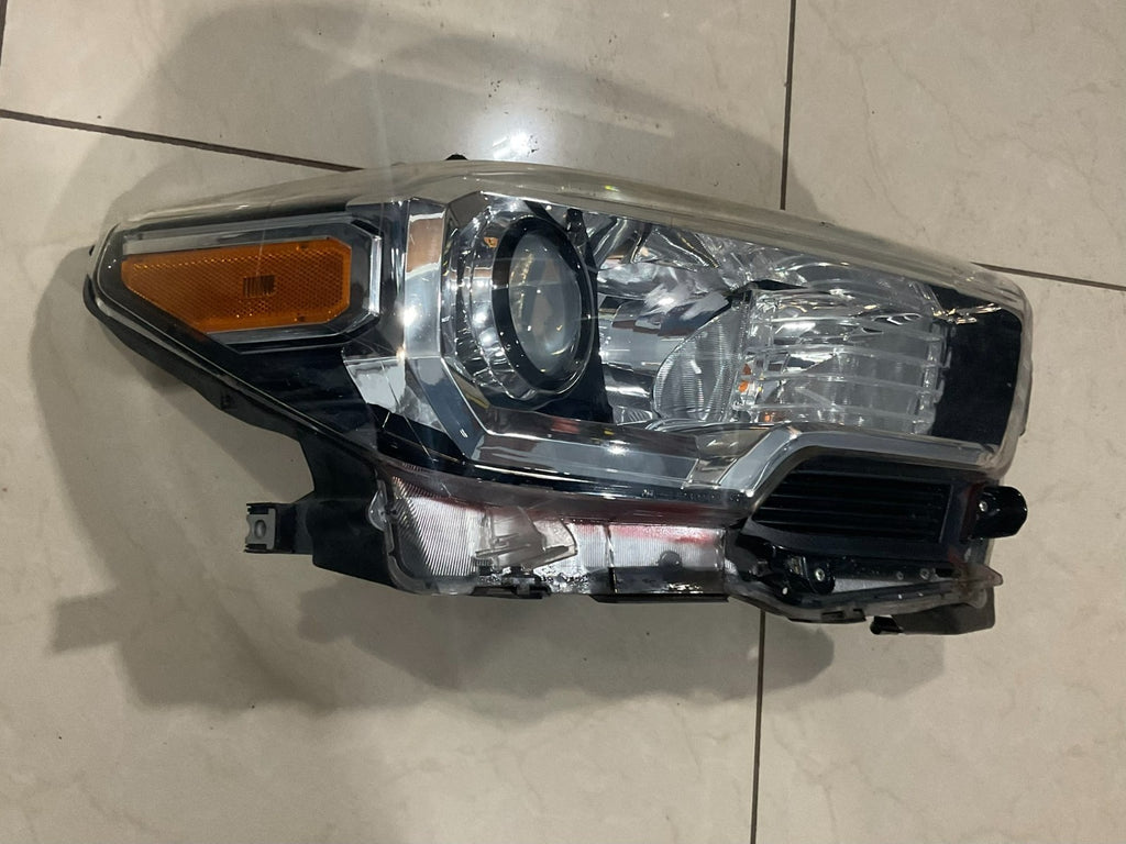 Headlight Right RH Passenger 2016-2022 Toyota Tacoma CAPA