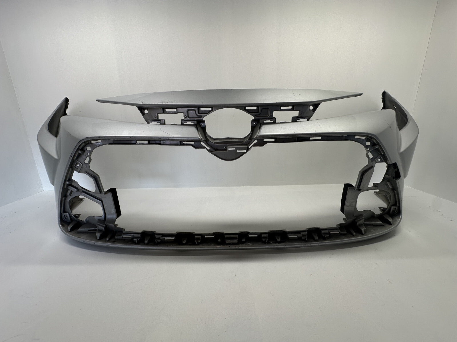 Front Bumper Cover Gray Toyota Corolla Sedan L/LE/XLE/Hyb 20 21 52119-12G00 OEM