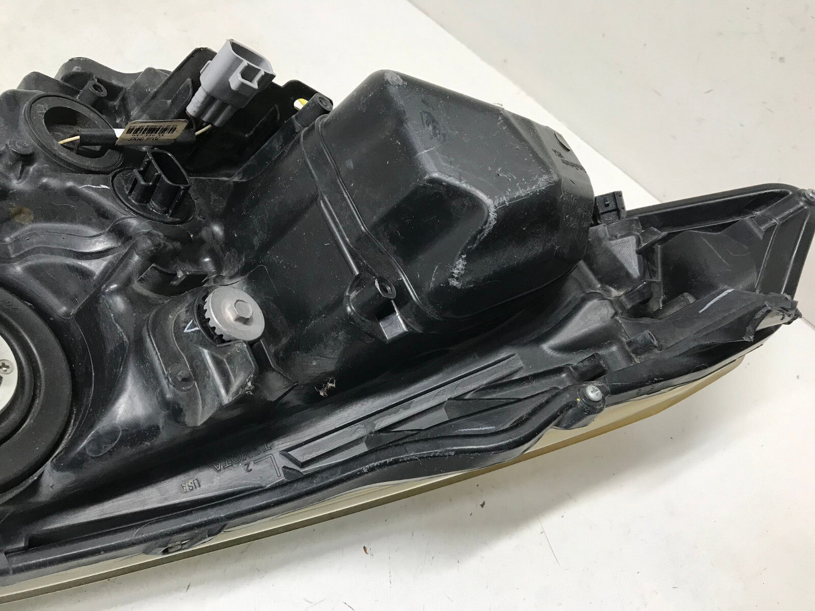 Halogen Headlight Damaged Driver LH Toyota Corolla 14 2015 2016 81150-02E60 OEM
