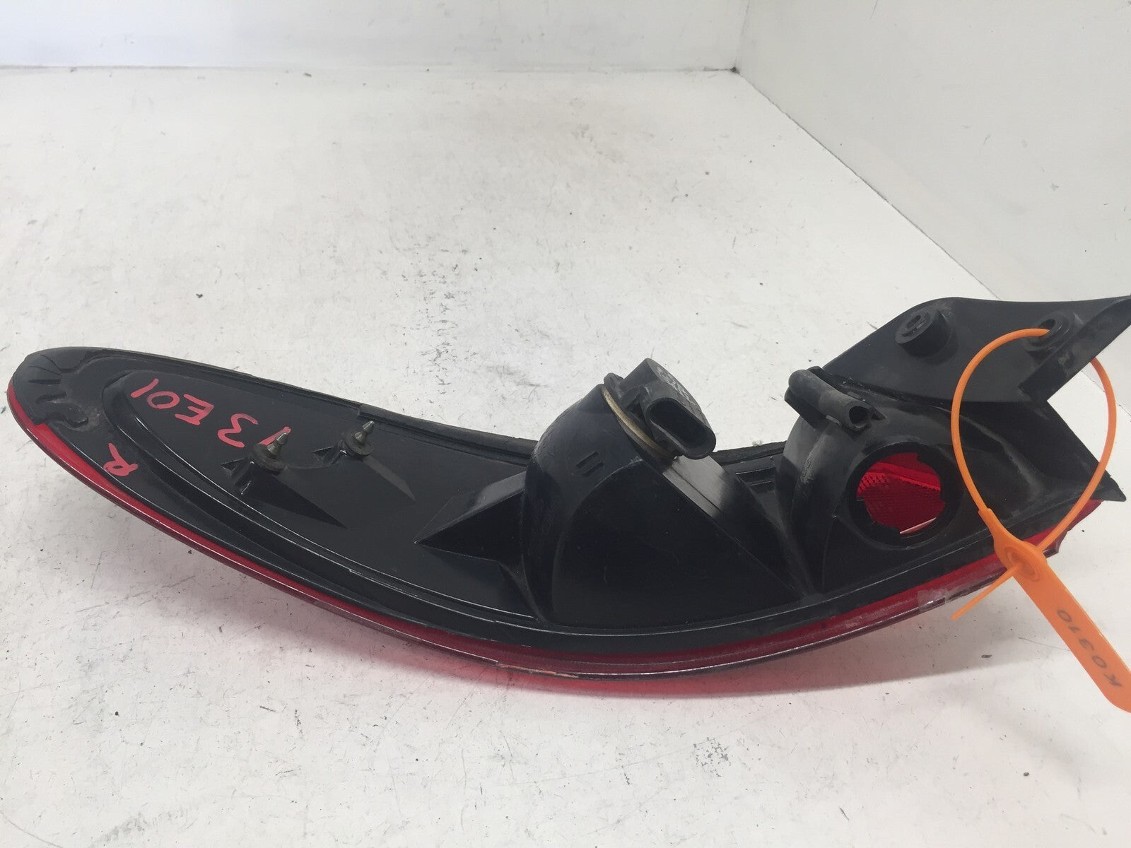 Tail light Damaged Left Driver LH Mercury Tracer Sedan 99-02 F8CB-13B504-CA OEM