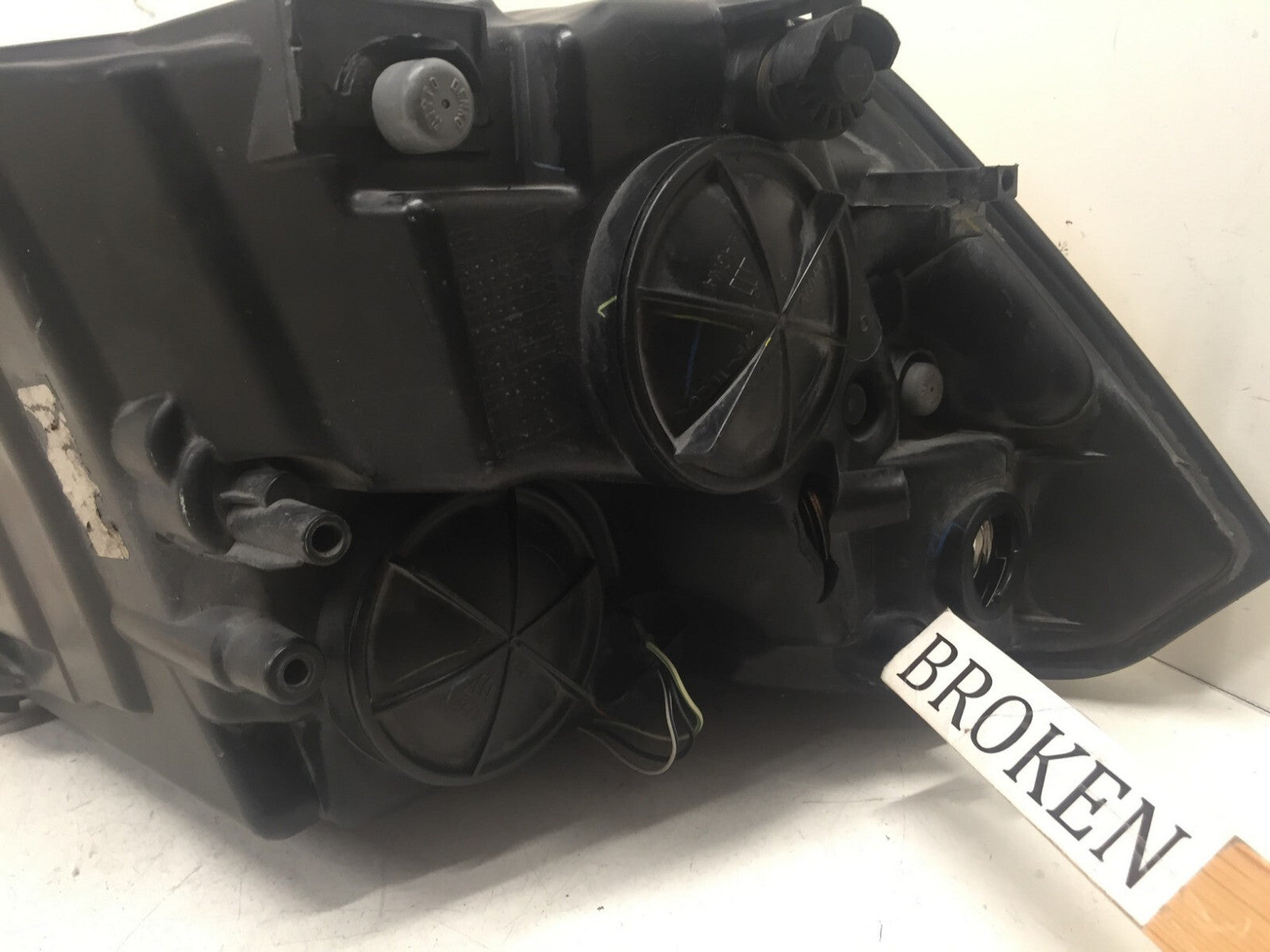 Head light Damaged RH Right Dodge Ram 1500/2500/3500 2009-2018 55277409AD OEM