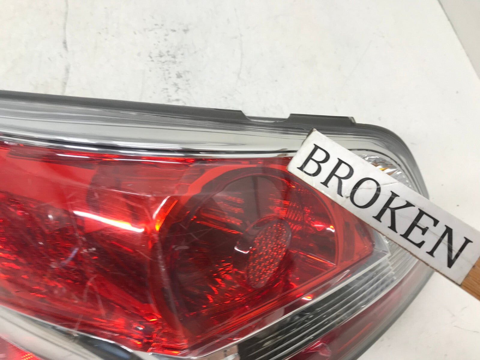 Tail light Damaged LH Driver 14-2015 Nissan Altima Standard Type 265559HM0A OEM