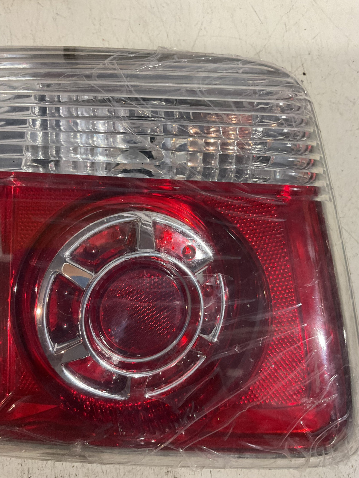 Tail light Damaged Right Passenger RH 2007-2012 GMC Acadia 20811961&itmmeta OEM