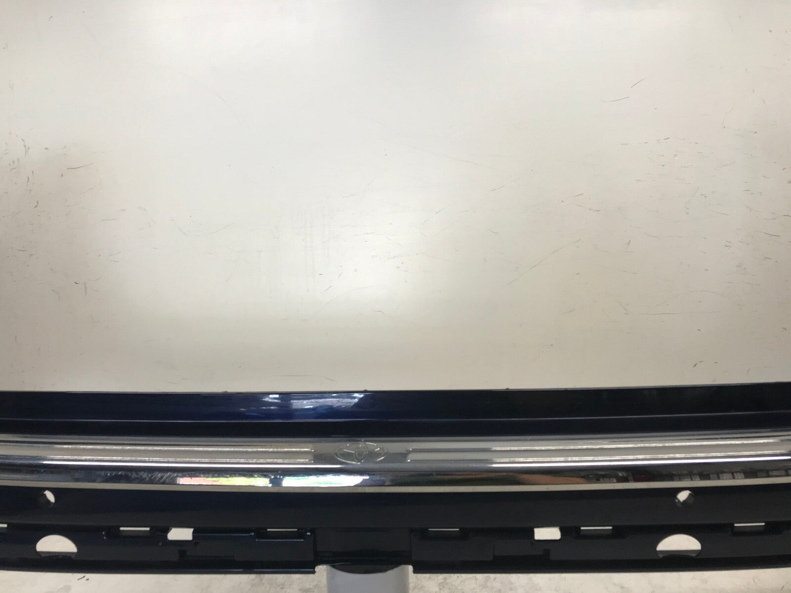 Rear Bumper Cover Black 20-21 Toyota Highlander L/LE/XLE/Hyb w/Sensor Holes OEM