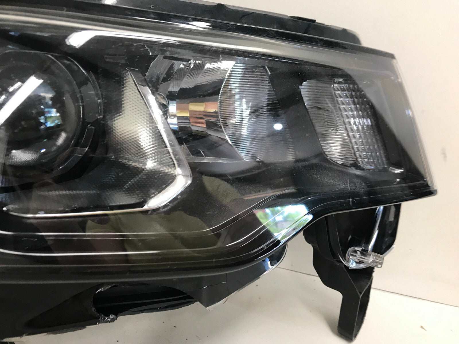 Headlight Damaged Passenger RH Jeep Grand Cherokee 2017-2020 68266646AE OEM
