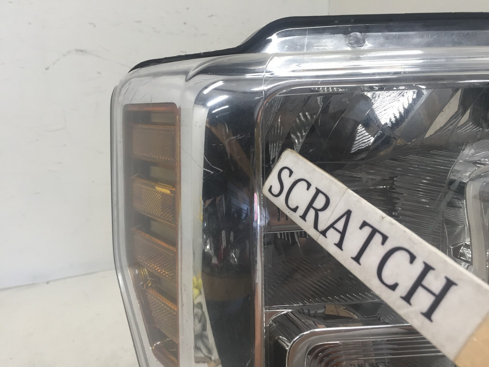 Headlight Damaged Passenger RH Ford F 250 F 350 2017 2018 2019 JC3B-13005-AC OEM
